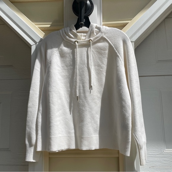 Moth Tops - White Moth Unwind Classic Hoodie XS Sweatshirt